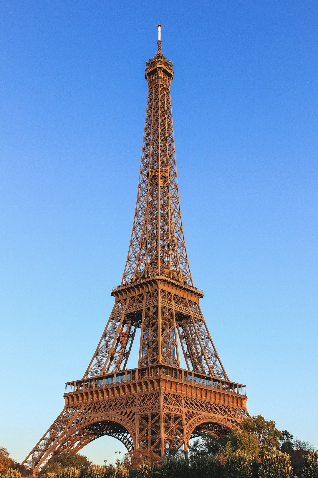 Eiffel Tower in Paris representing the euro and the eurozone economy